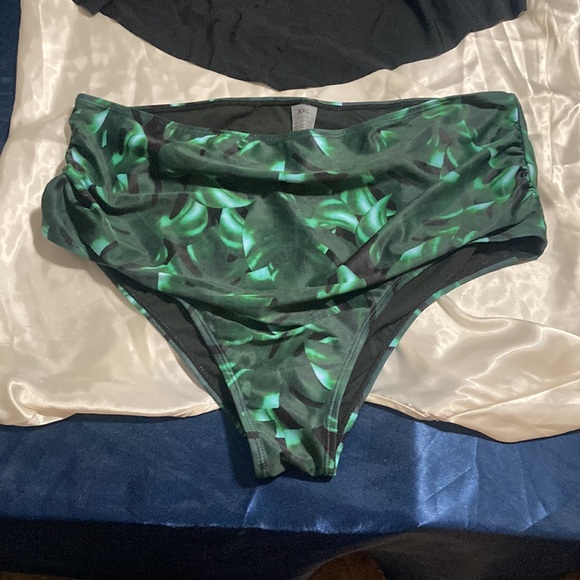 12CRAZY High Waisted Swimsuit Two Piece Ruffled Flounce Top Ruched Bottom XXL - Picture 4 of 12